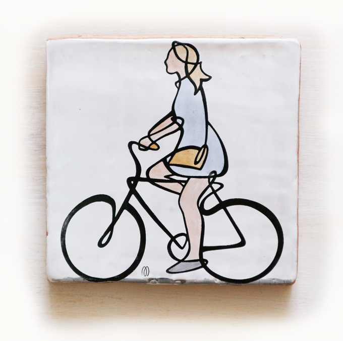 ciclista-azulejo-20x20-Silvia-ppmiralles-cerámica-de-autor-venta-on-line