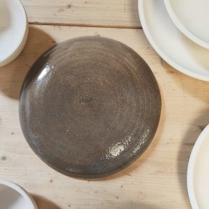 plato-llano-artesano-ceramica-ppmiralles-lavavajillas-microondas-trasera